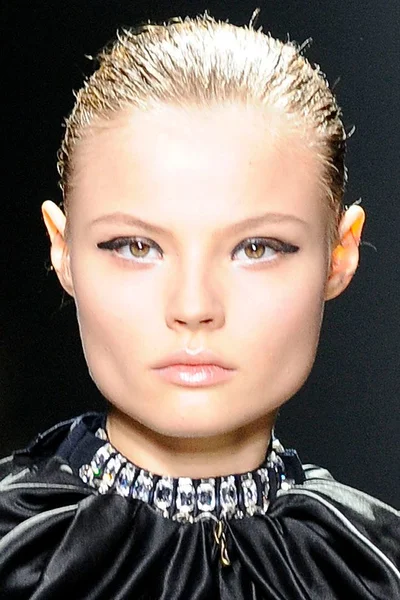 Look 14